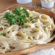 Fettuccine Alfredo – zdrowe i smaczne danie z makaronu