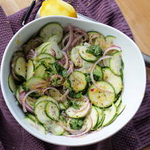 Jak przyrządzić sałatkę z cukinii?