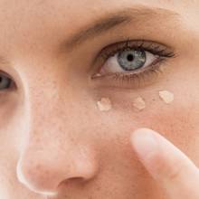 Jakie są domowe sposoby na zmęczone oczy?