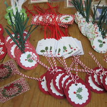 Jak wykonać ładne bileciki do prezentów mikołajkowych?