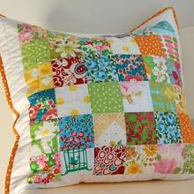 Jak szybko i ładnie ozdobić poduszkę?