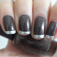 Jak ładnie ozdobić paznokcie sreberkiem?