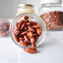 Doskonałe migdały z miodem i sezamem – jak zrobić?