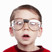 Jak skutecznie zachęcić dziecko do noszenia okularów?