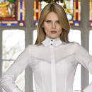 Jak powinno się nosić białe koszule?