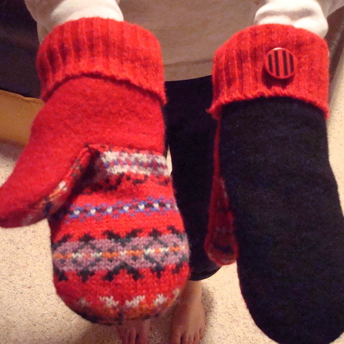 Ciekawy sposób wykonania rękawiczek ze swetra
