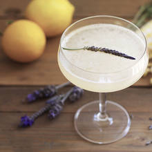 Pyszny drink lawendowy z szampanem