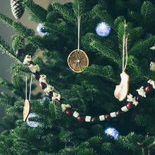 Jak wykonać łańcuch z popcornu i żurawiny?