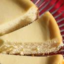 Pyszny sernik z ajerkoniakiem – jak go przygotować?