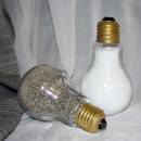 Jak zrobić ciekawą pieprzniczkę i solniczkę z żarówek?