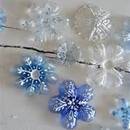 Jak wykorzystać plastikowe butelki do wykonania ozdób choinkowych?