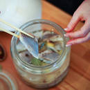 Jak zrobić smaczne śledzie w oleju?