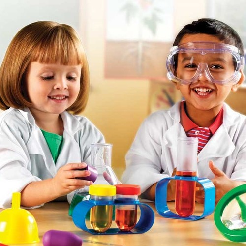 Jak przygotować karnawałowy strój naukowca dla dziecka?