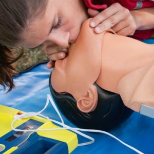 Jak wykonywać oddechy ratownicze?