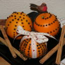 Jak wykorzystać goździki do ozdobienia pomarańczy?