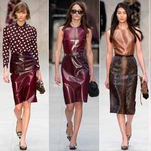 Brunatna czerwień, torebeczki i szale