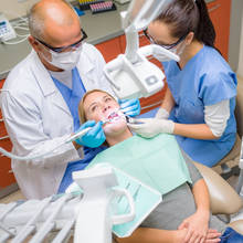 Jak uniknąć powikłań po wyrwaniu zęba?