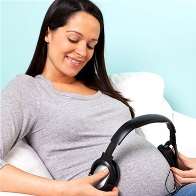 W jaki sposób odtwarzać dziecku muzykę w ciąży?