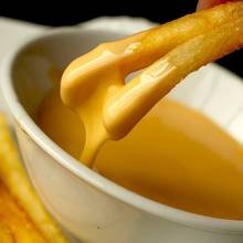 Jak przygotować sos serowy?