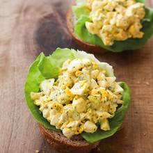 Jak zrobić smaczną sałatkę jajeczną?