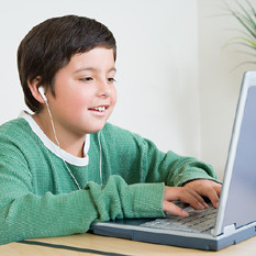 Jak sobie poradzić z uzależnieniem dziecka od Internetu?