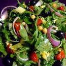 Przepis na zdrową sałatkę śródziemnomorską