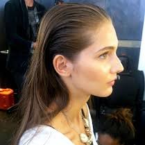 Efekt mokrych włosów dla włosów długich