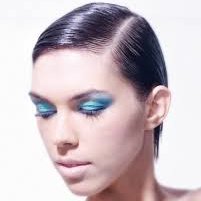 Efekt mokrych włosów przy włosach krótkich