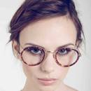 Jak dobrać makijaż do swoich oprawek od okularów?