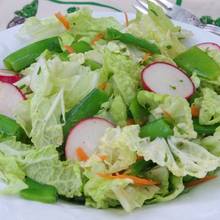 Smaczna sałatka wiosenna z jajkiem