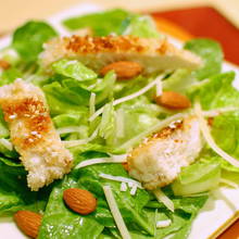 Pyszna sałatka z kurczakiem i selerem