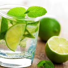 Smaczny i orzeźwiający napój miętowy