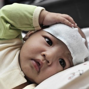 Cienka kołdra, lekkie ubranie