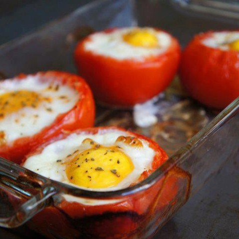 Zapiekane pomidory z jajkiem – jak przygotować?