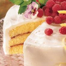 Smaczny tort malinowy dla każdego