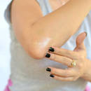 Jak rozjaśnić skórę na łokciach i kolanach?