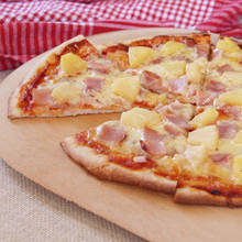 Smaczna pizza hawajska na obiad