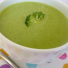 Pyszna zupa brokułowa z serem