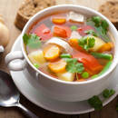 Pyszna zupa warzywna z dodatkiem soczewicy