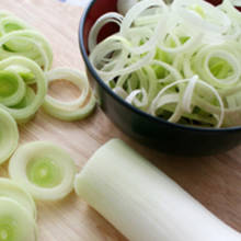 Pyszna sałatka z pora na ciepło