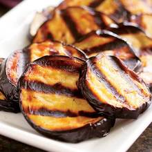 Oryginalne danie z grilla – bakłażan z fetą