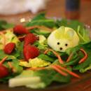 Wielkanocna sałatka w kształcie zajączka