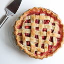 Pyszne ciasto z truskawkami i rabarbarem