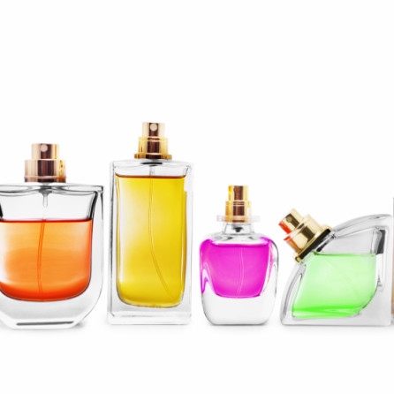 Jak przedłużyć działanie perfum?