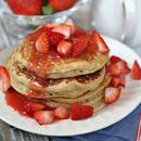 Doskonałe śniadanie – racuchy z truskawkami