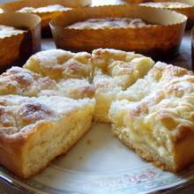 Sycący placek drożdżowy z owocami