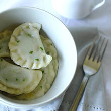 Zielone pierogi ze szpinakiem oraz fetą