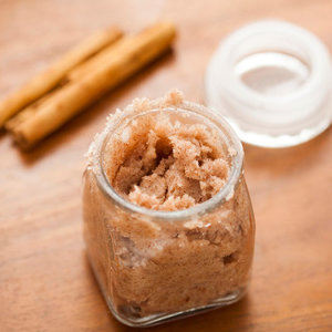 Peeling z cukrem i pomidorem