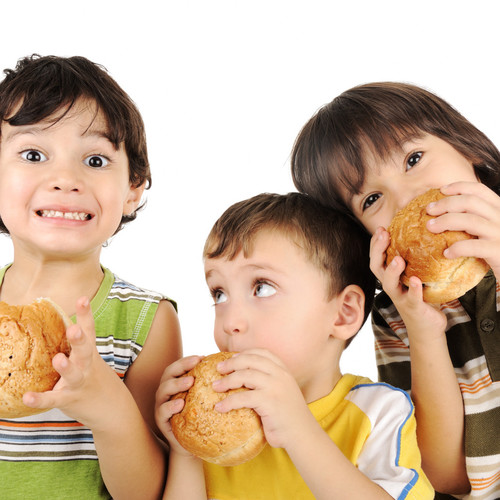 Jakich produktów spożywczych nie podawać małemu dziecku?