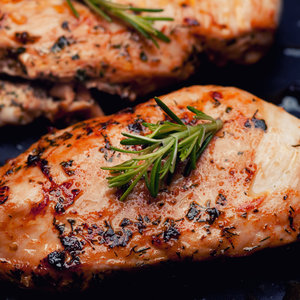 Jak przygotować filety z kurczaka na grillu?